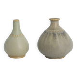 2 vases de scandinaves en grès pistache par Gunnar Borg