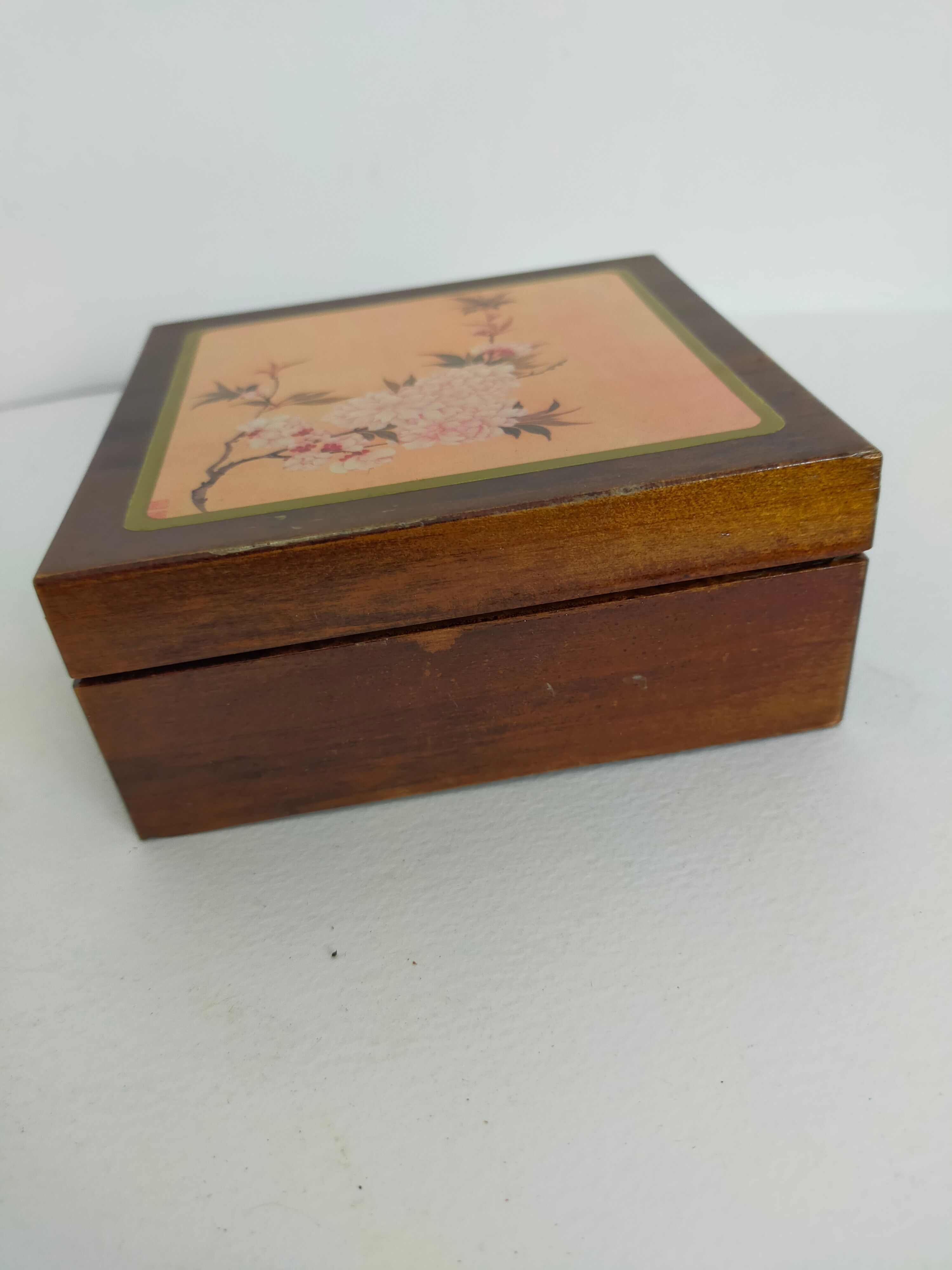 Asian wooden coaster in box