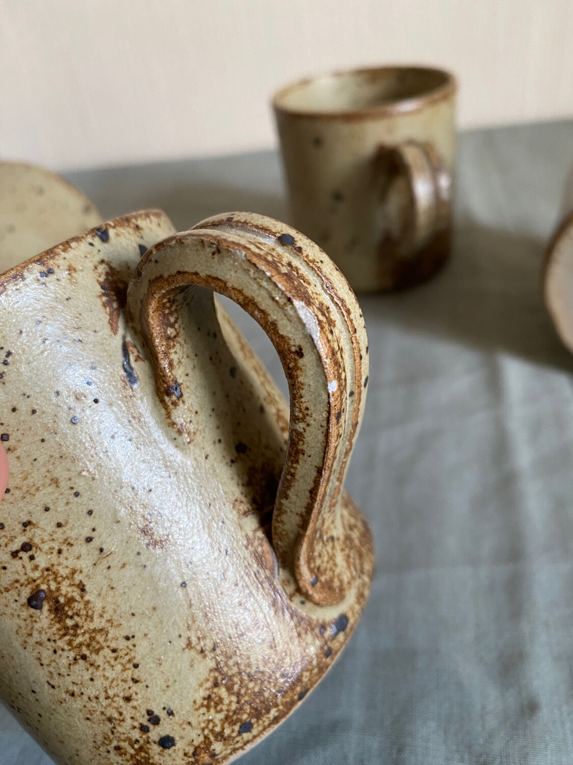Set of 4 stoneware mugs