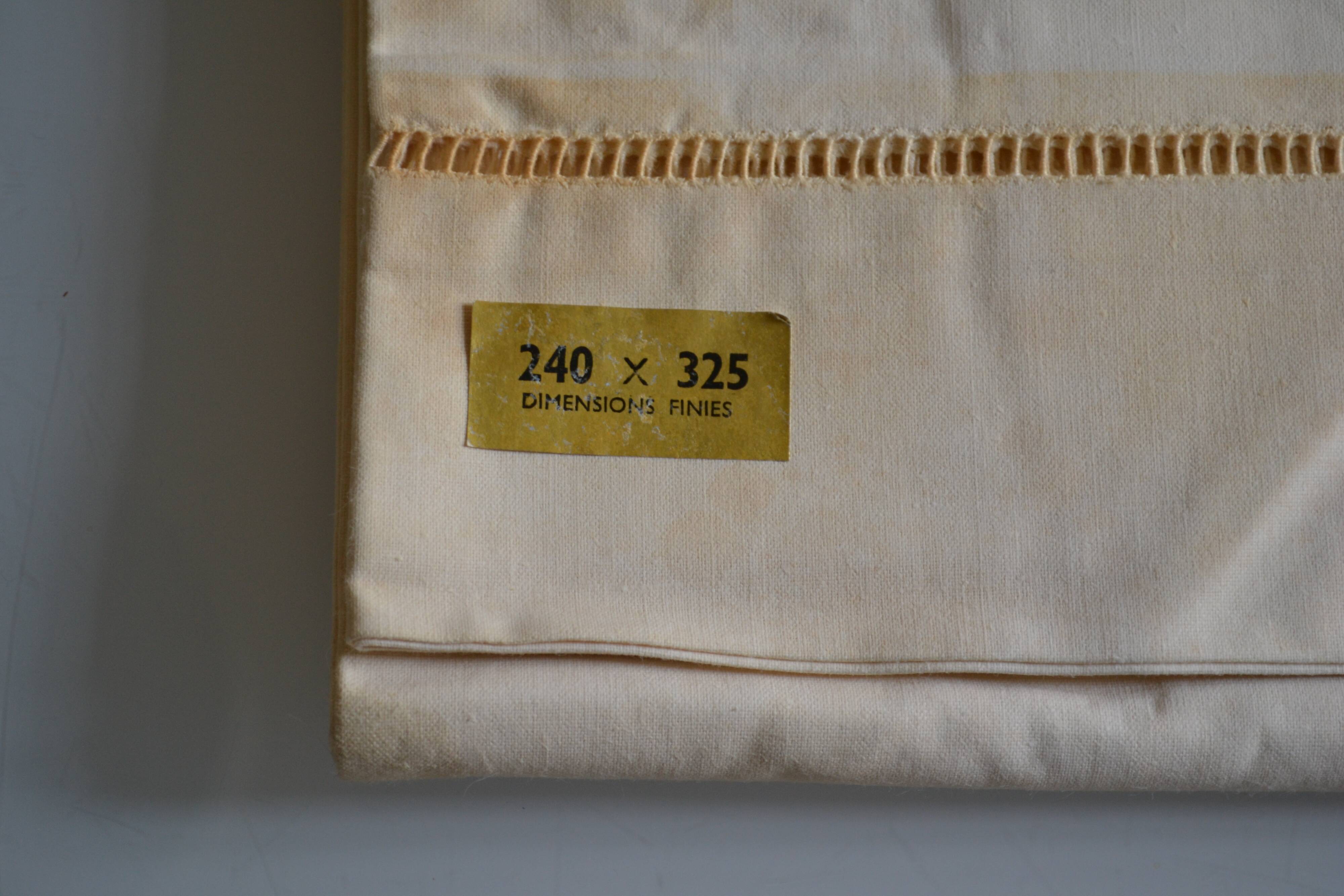 Antique linen sheet with Venetian scalloped edge, 240 x 325 cm, New Old Stock