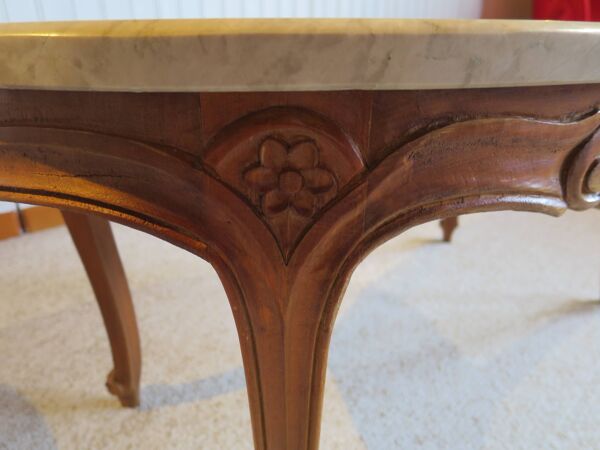 Table basse Ronde-Bois sculpté-Marbre blanc veiné-Style régence/louis XV