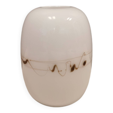 Petit vase, conçu par michael bang pour holmegaard danemark en 1983.