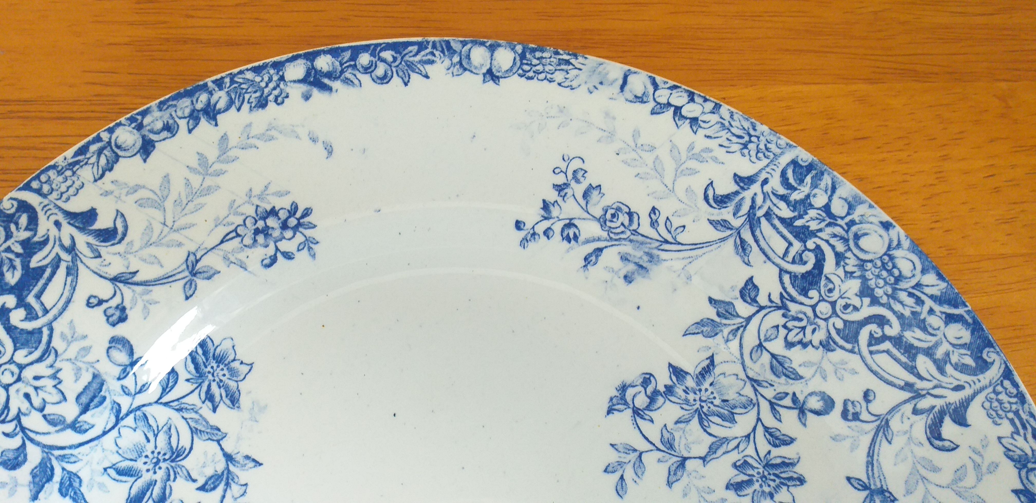 Porcelain plate St Amand model Fruits blue