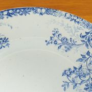 Assiette en porcelaine St Amand modèle Fruits bleu