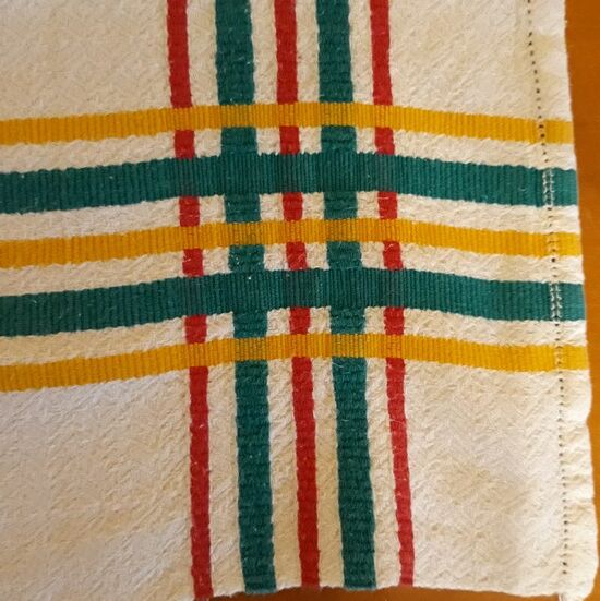 Hand-embroidered tablecloth and its 12 napkins - Encrypted " M V " -80s