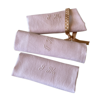 GM monogramme towels