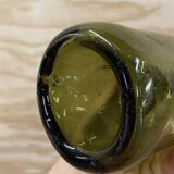Bouteille ancienne verre verte forme libre