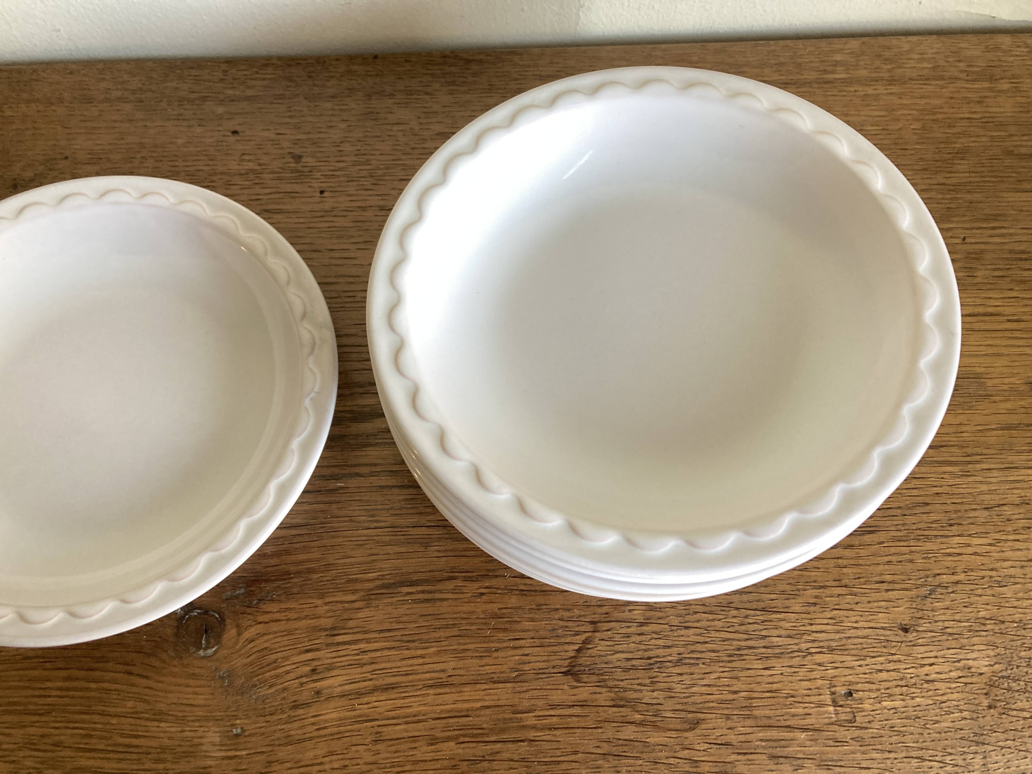 Set de 8 assiettes creuses Festons de Pierre Motton pour Gien 1970
