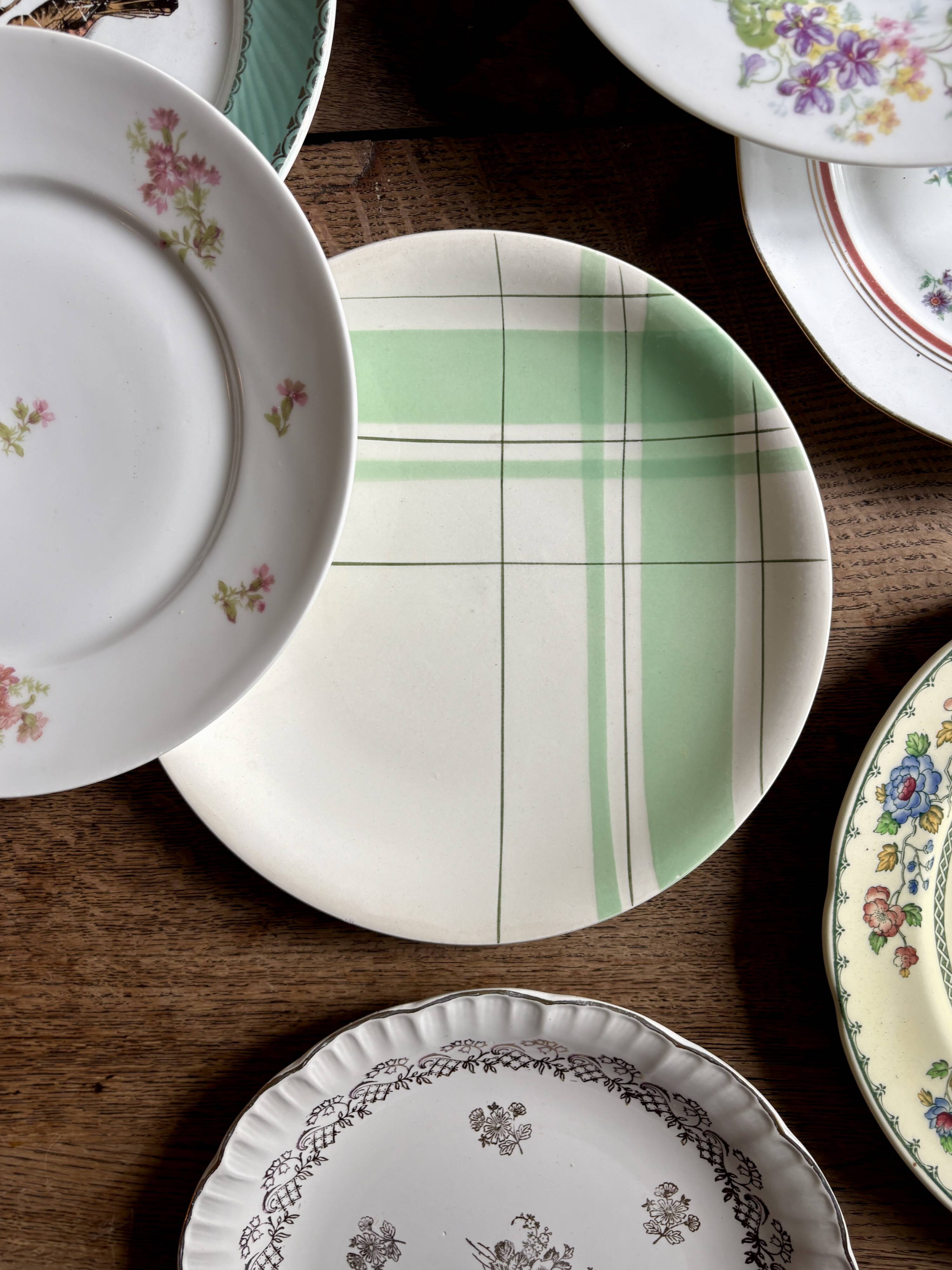 Lot de 12 assiettes plates vintage dépareillées