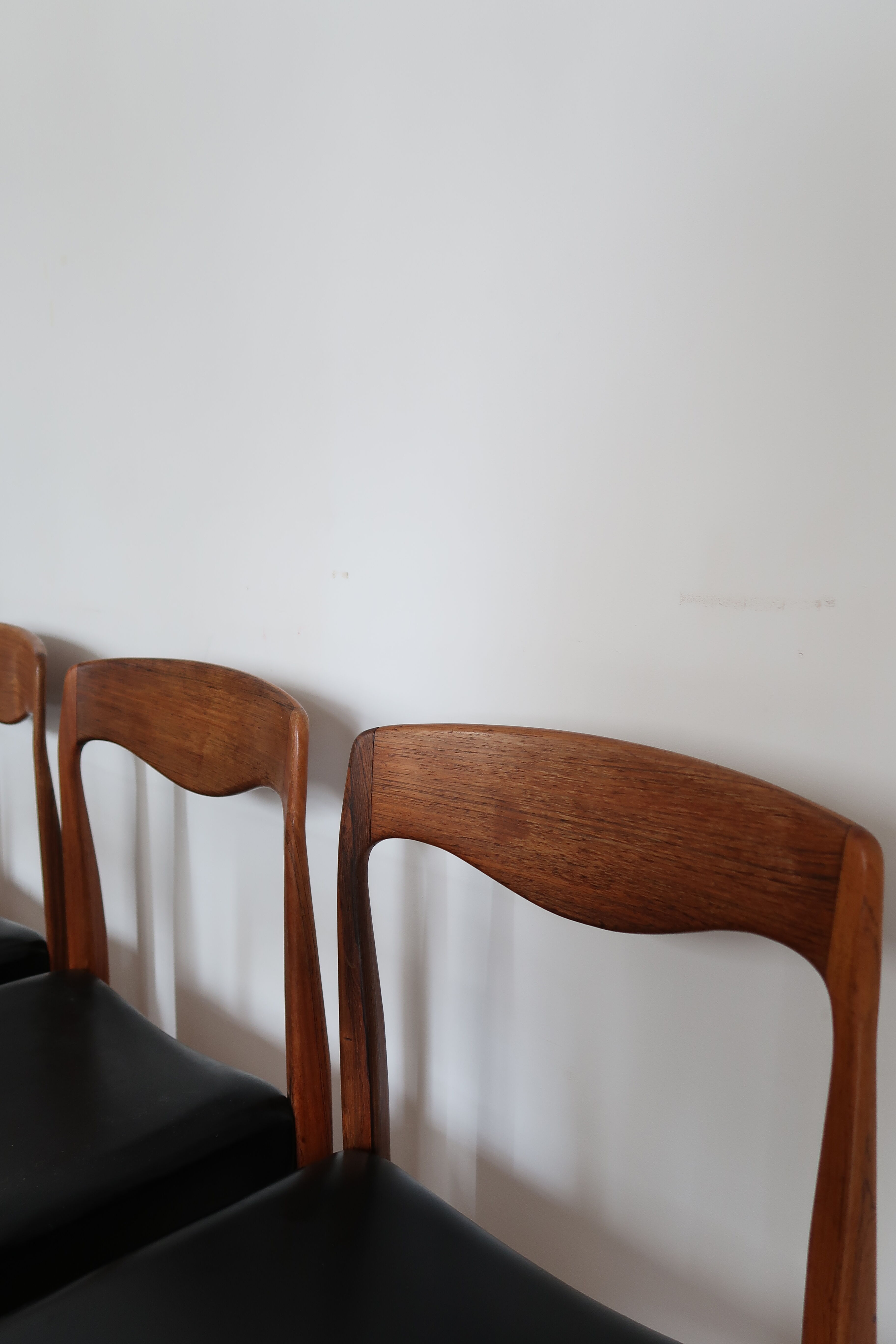 Lot de 8 chaises scandinaves palissandre skaï