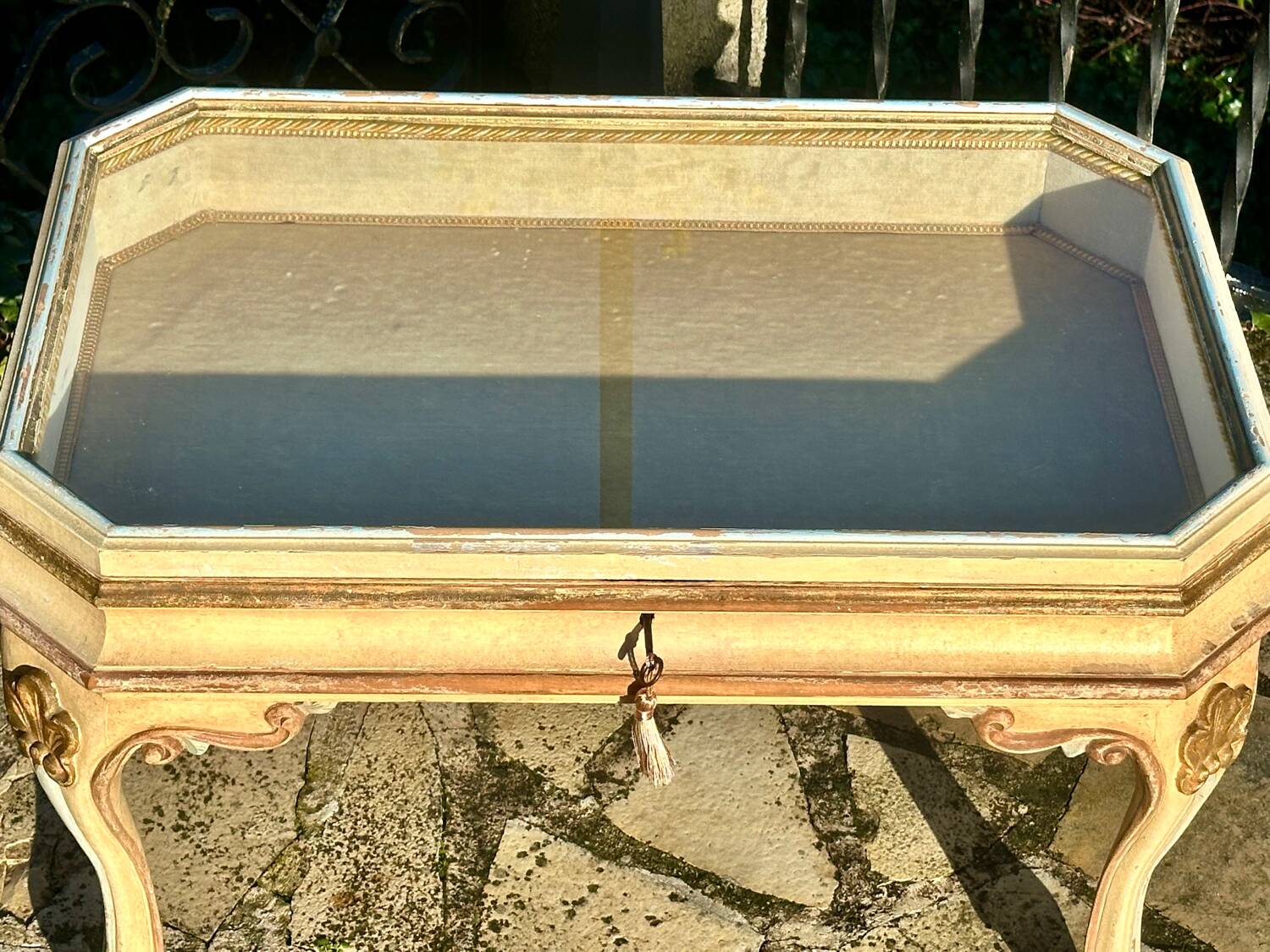 Coffee table/display cabinet in painted polychrome wood.