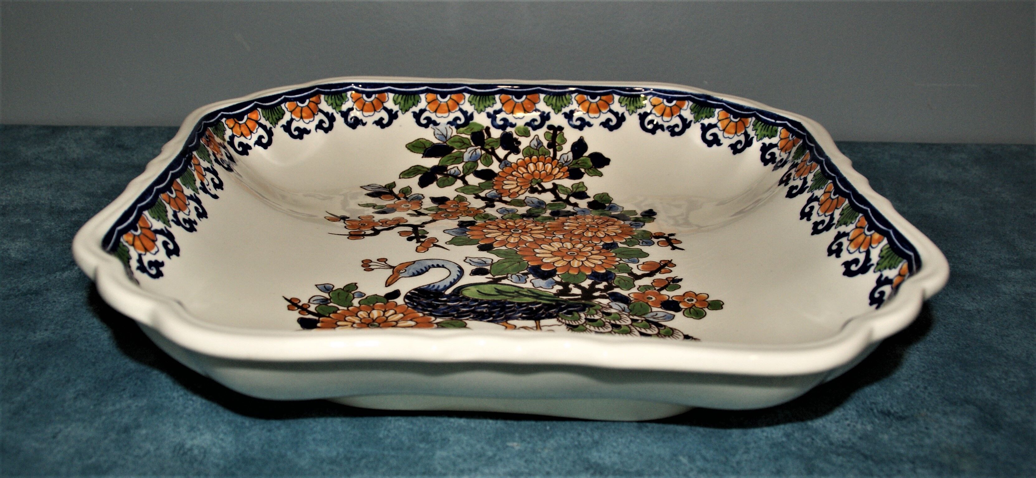 Gien: peacock dish