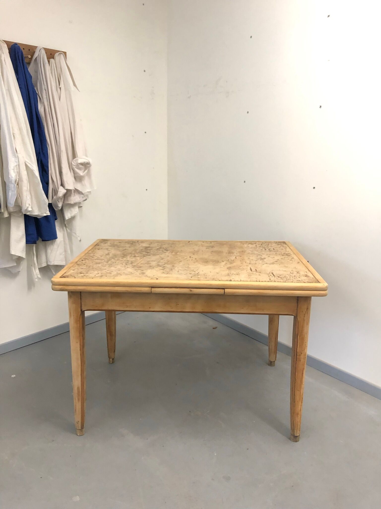 Table de ferme en bois brut