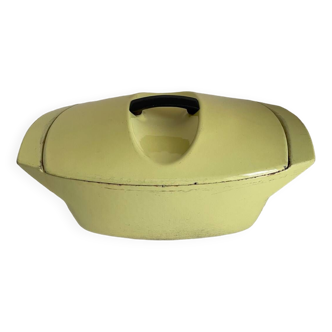 Le Creuset casserole dish - by Raymond Loewyy