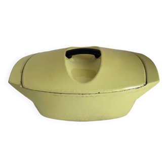 Cocotte Le Creuset - by Raymond Loewyy