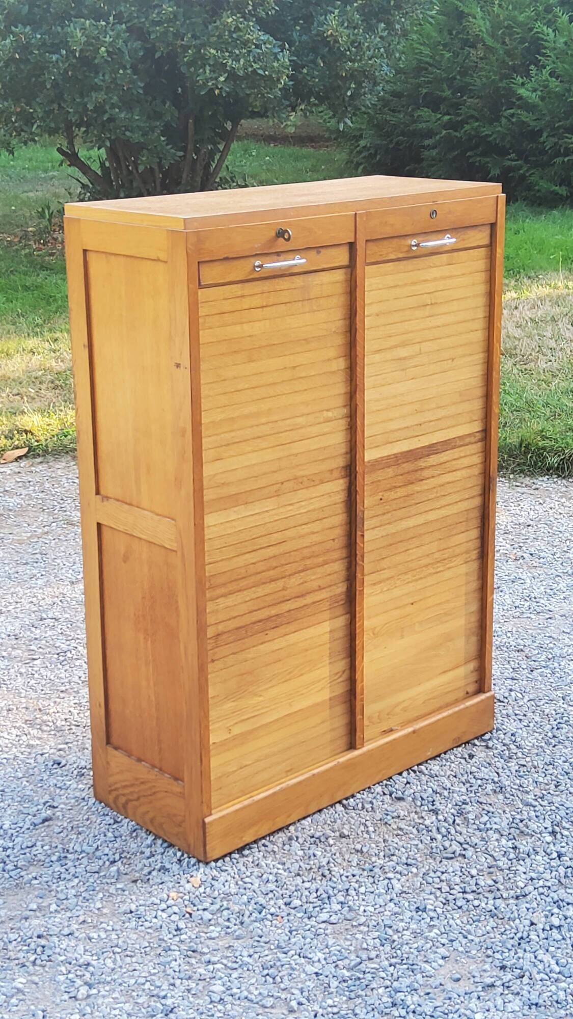 Curtained filing cabinet in golden blond oak 2 columns from the 1950s