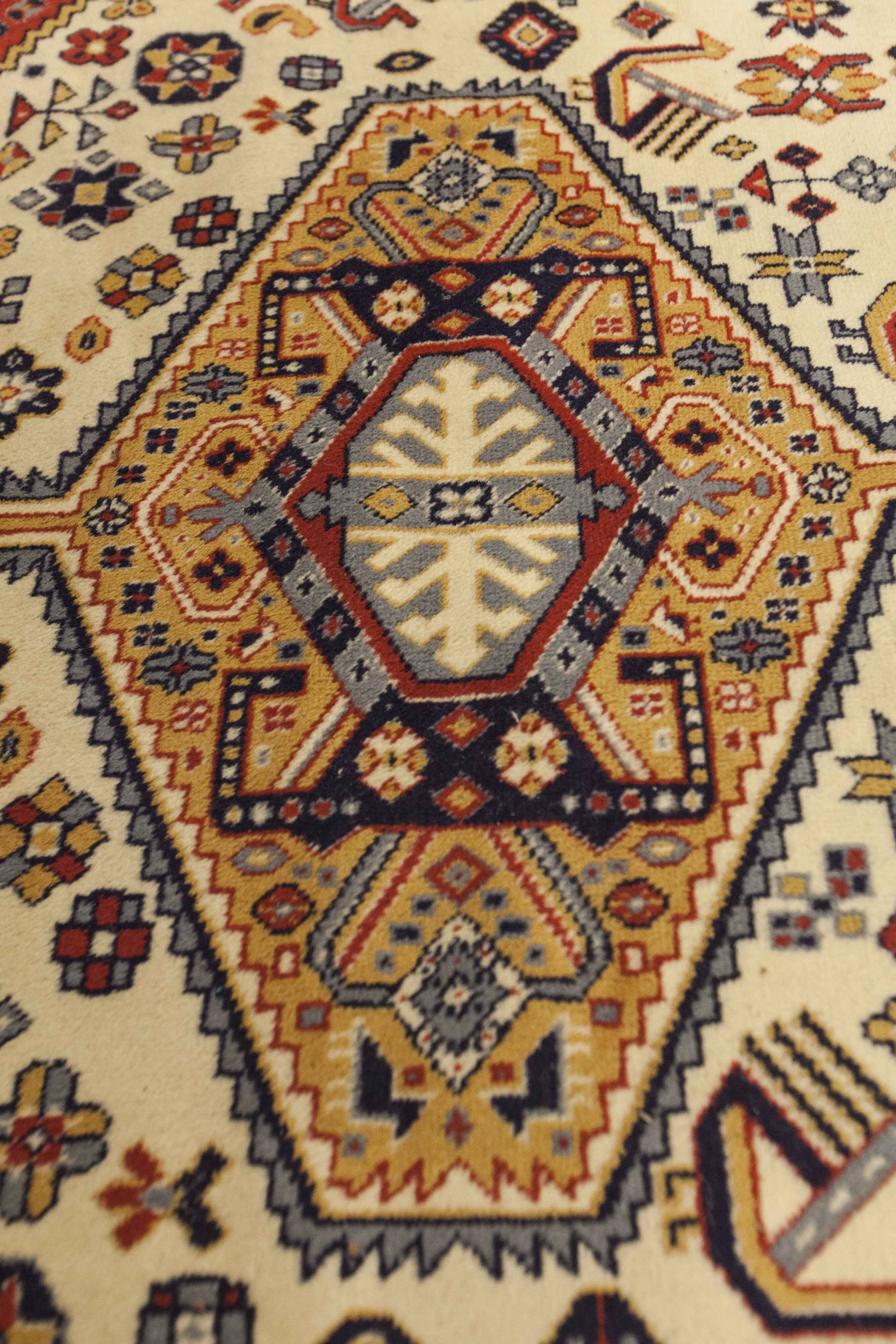 Apollo brand Persian rug, 100% virgin wool, Eulan Bayer Germany