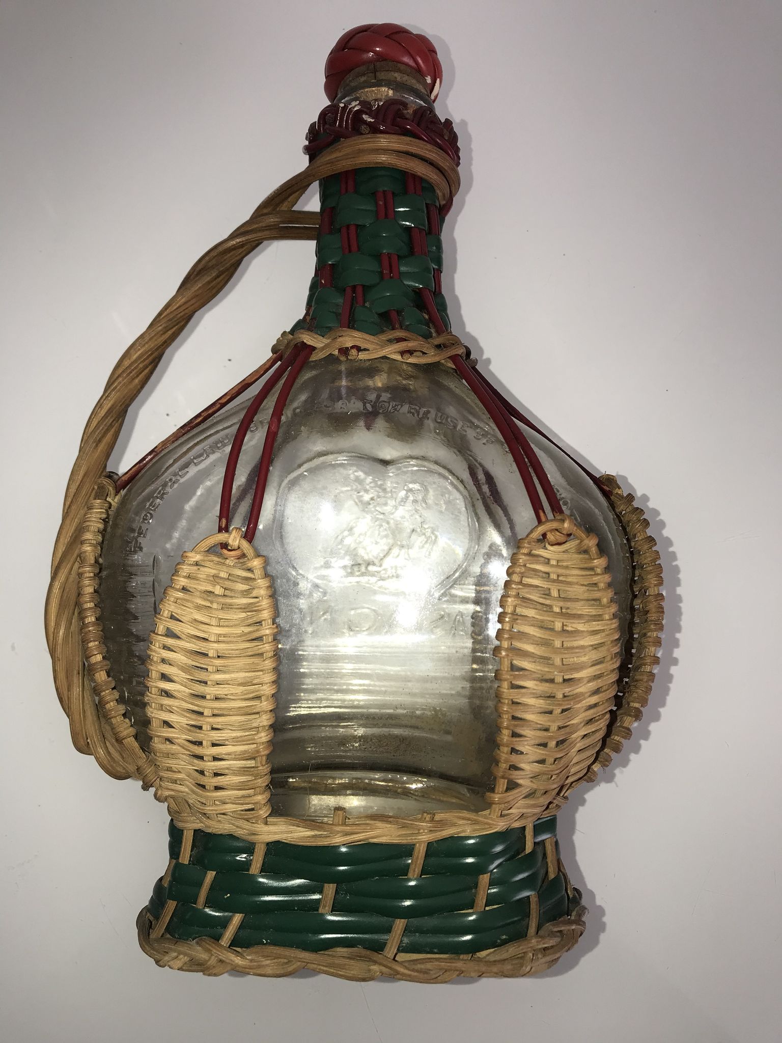 Carafe en verre Castagnon recouverte d'osier avec boite à musique