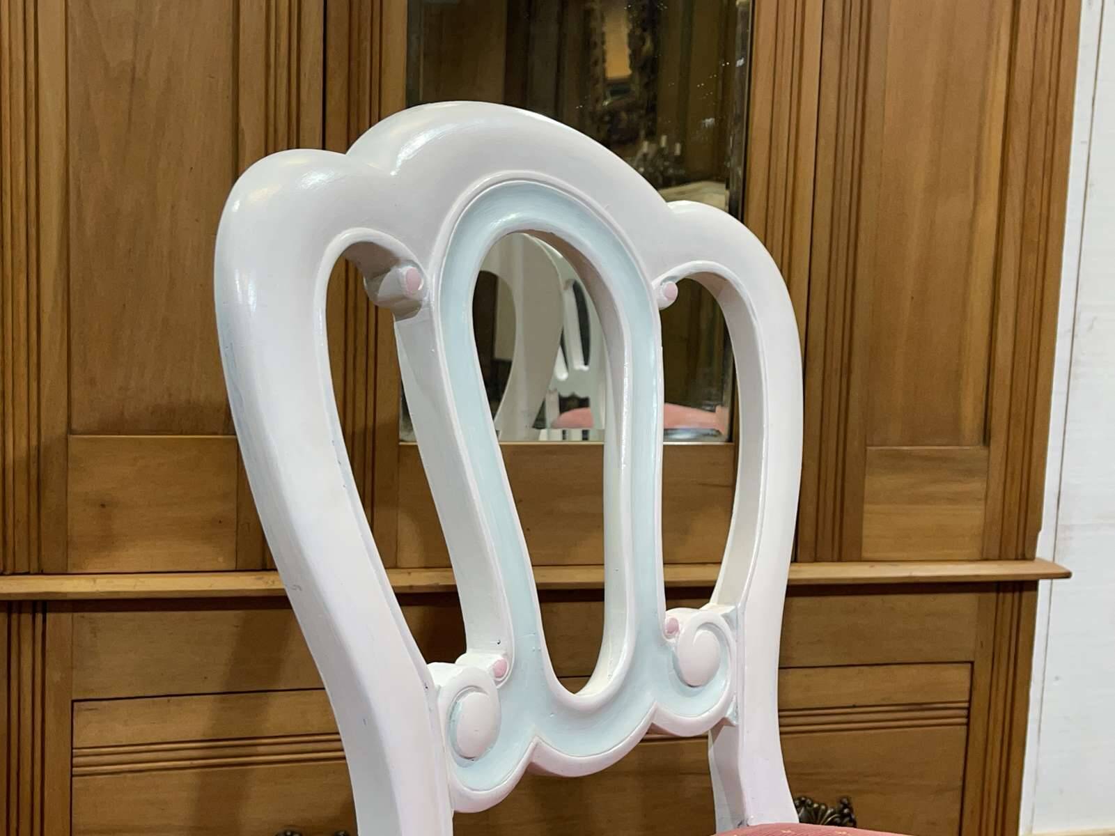 Set of 6 English Victorian style mahogany chairs.