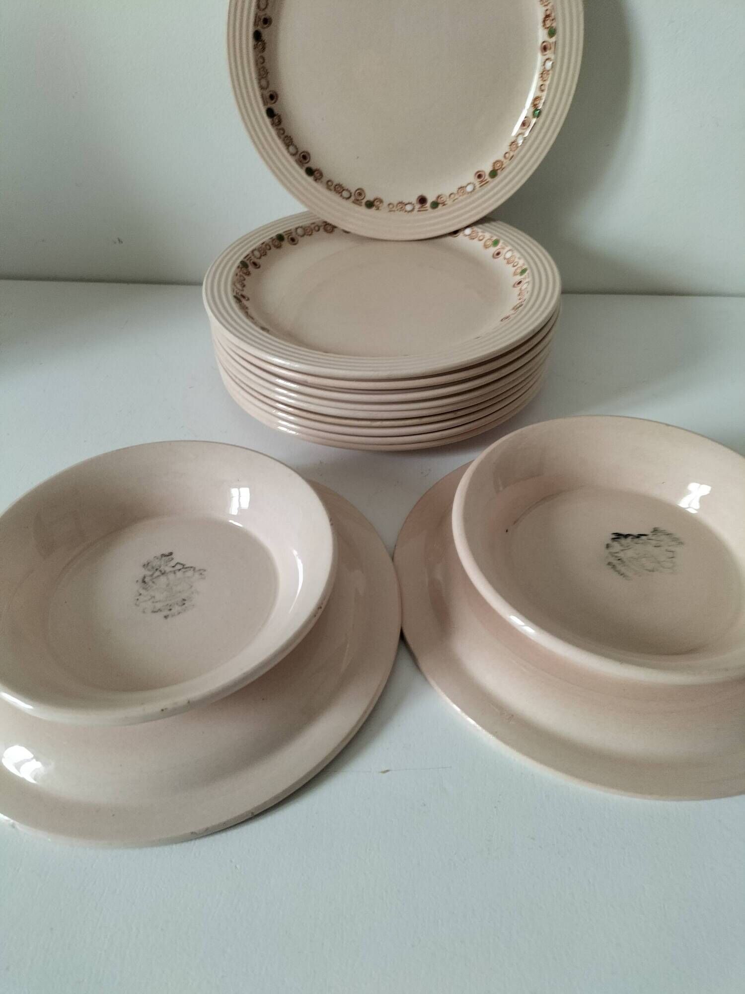 Plats à gâteaux et assiettes à dessert Longwy modèle Betty