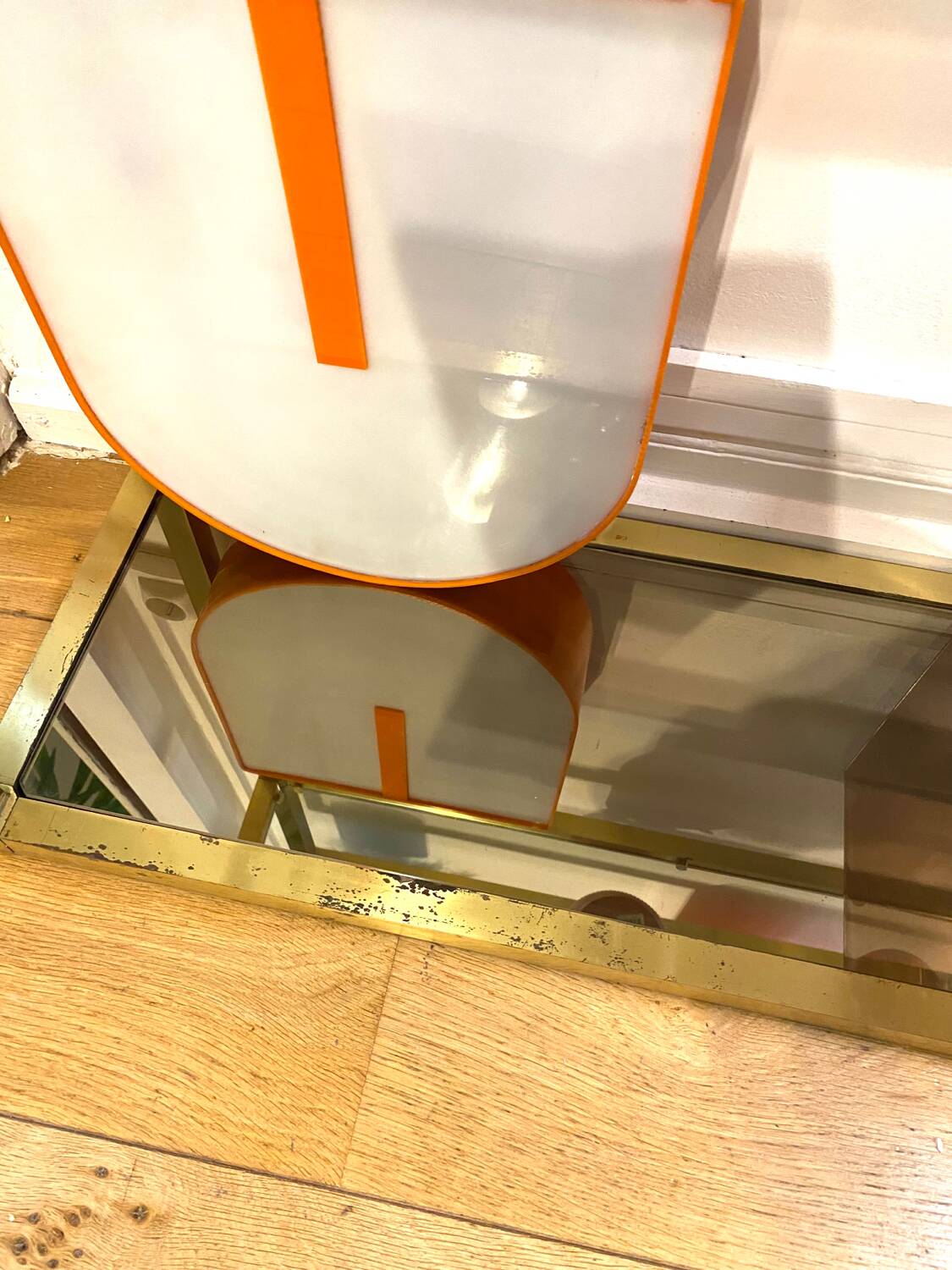 3-tier shelf in glass, mirror and brass