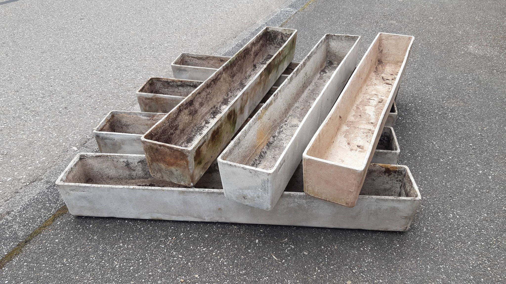 Set of 7 planters from the 1960s.