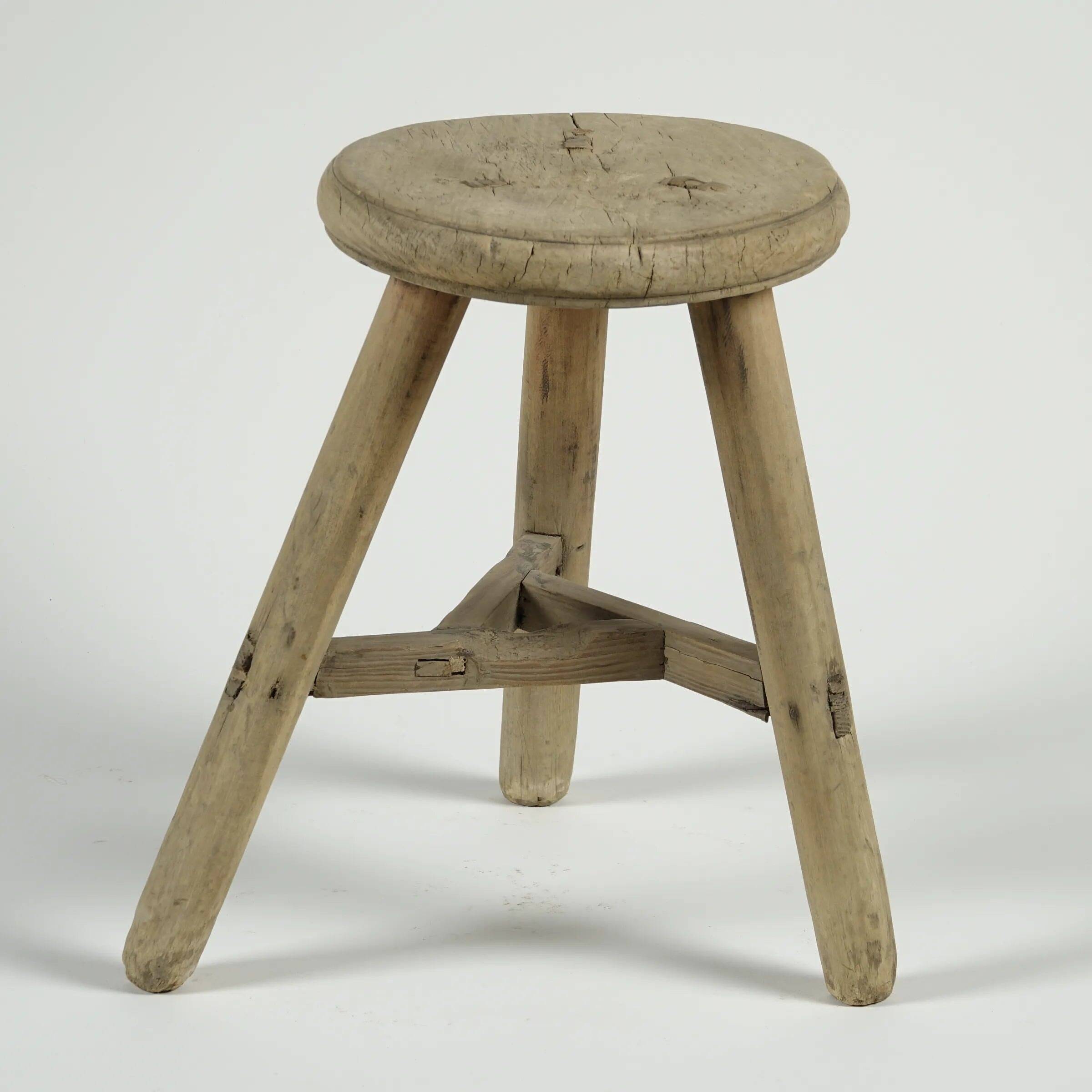 Gong - Antique Chinese elm stool, round seat no. 10