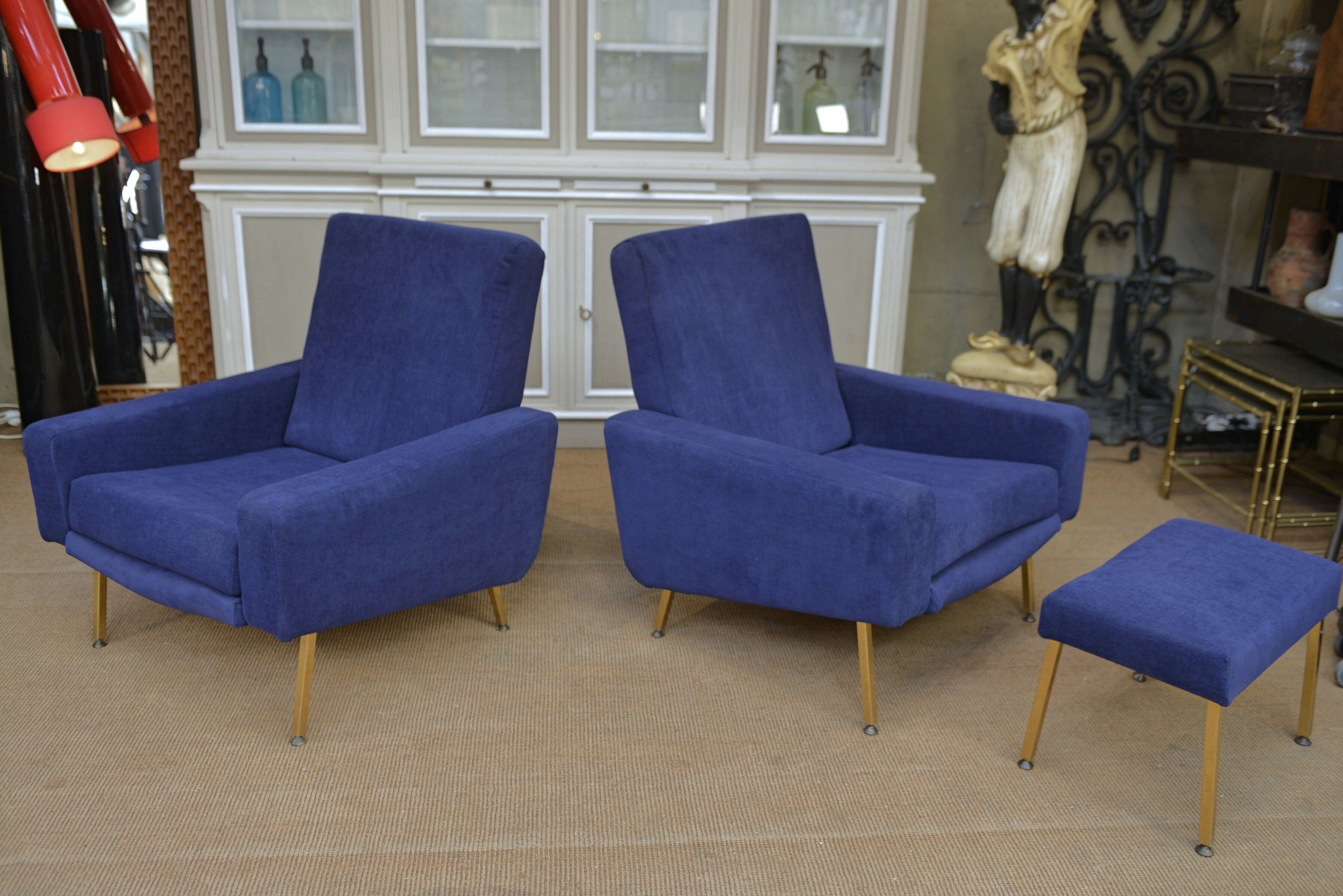 Pair of armchairs and ottoman vintage 1950 in blue velour and brass