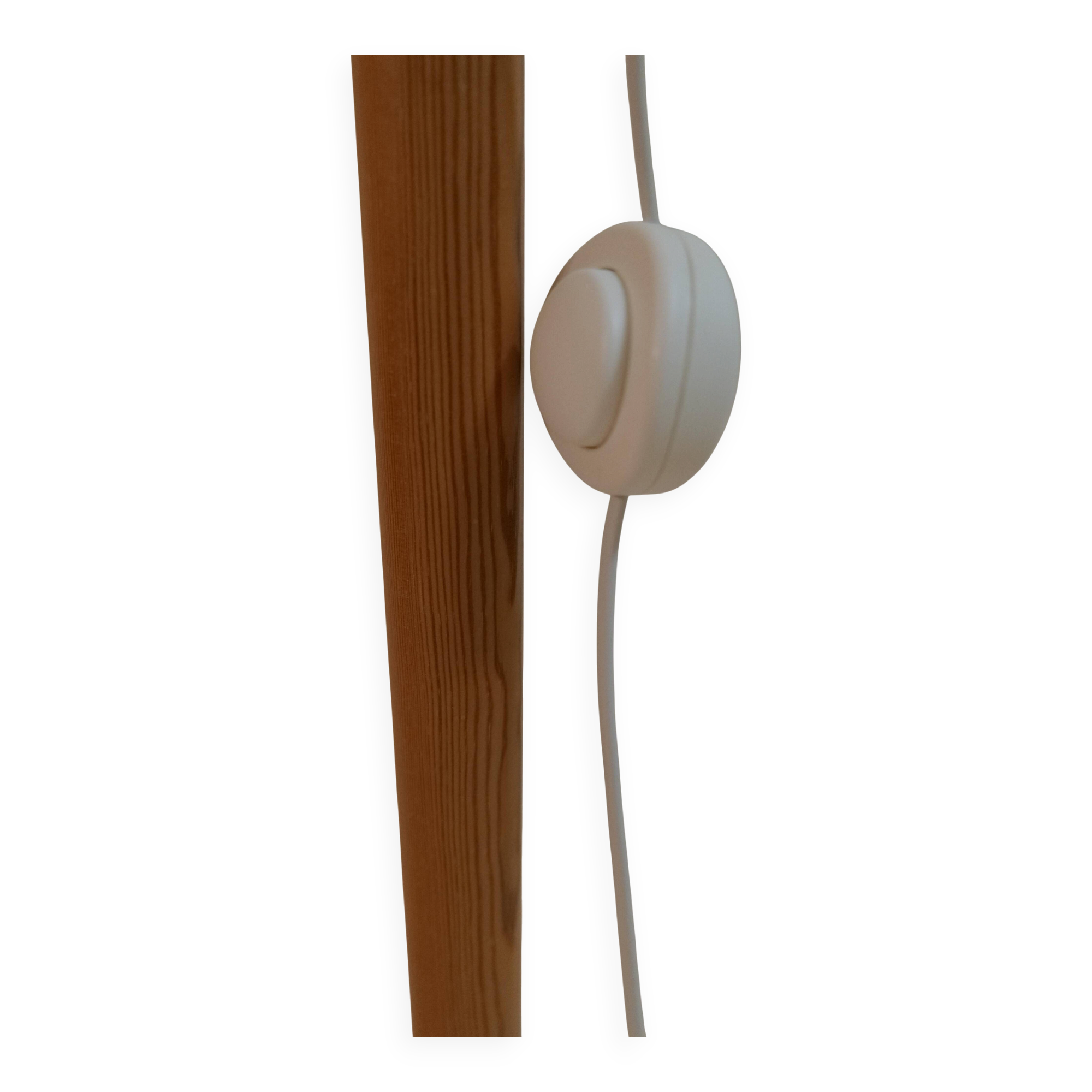 Sculptural modern floor lamps in pine, Sweden 1970s.