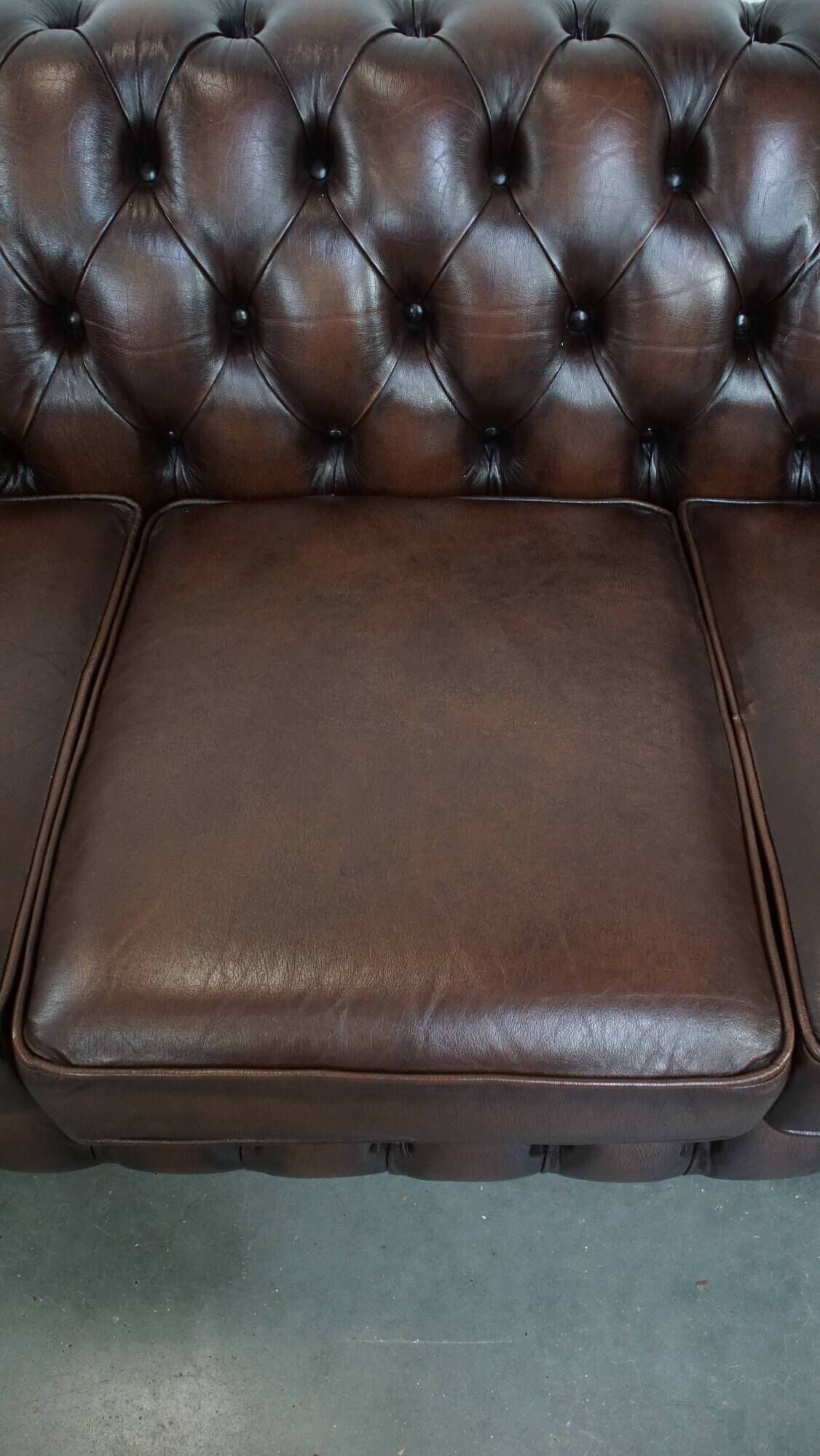 Canapé Chesterfield 3 places en cuir de vache de style anglais