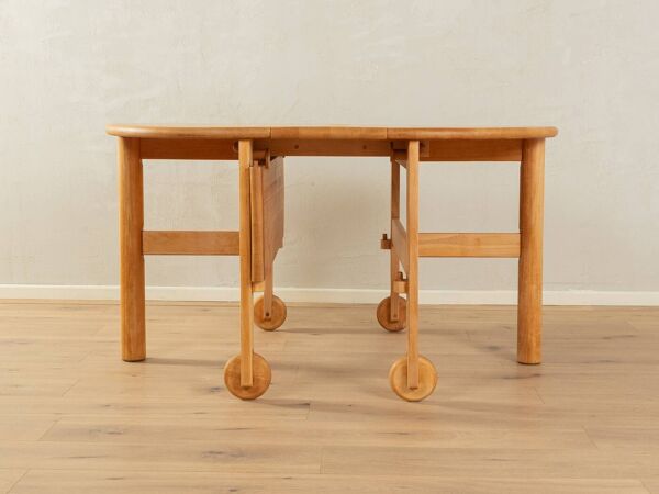 Salle à manger aménagée dans le style de Rainer Daumiller des années 1970