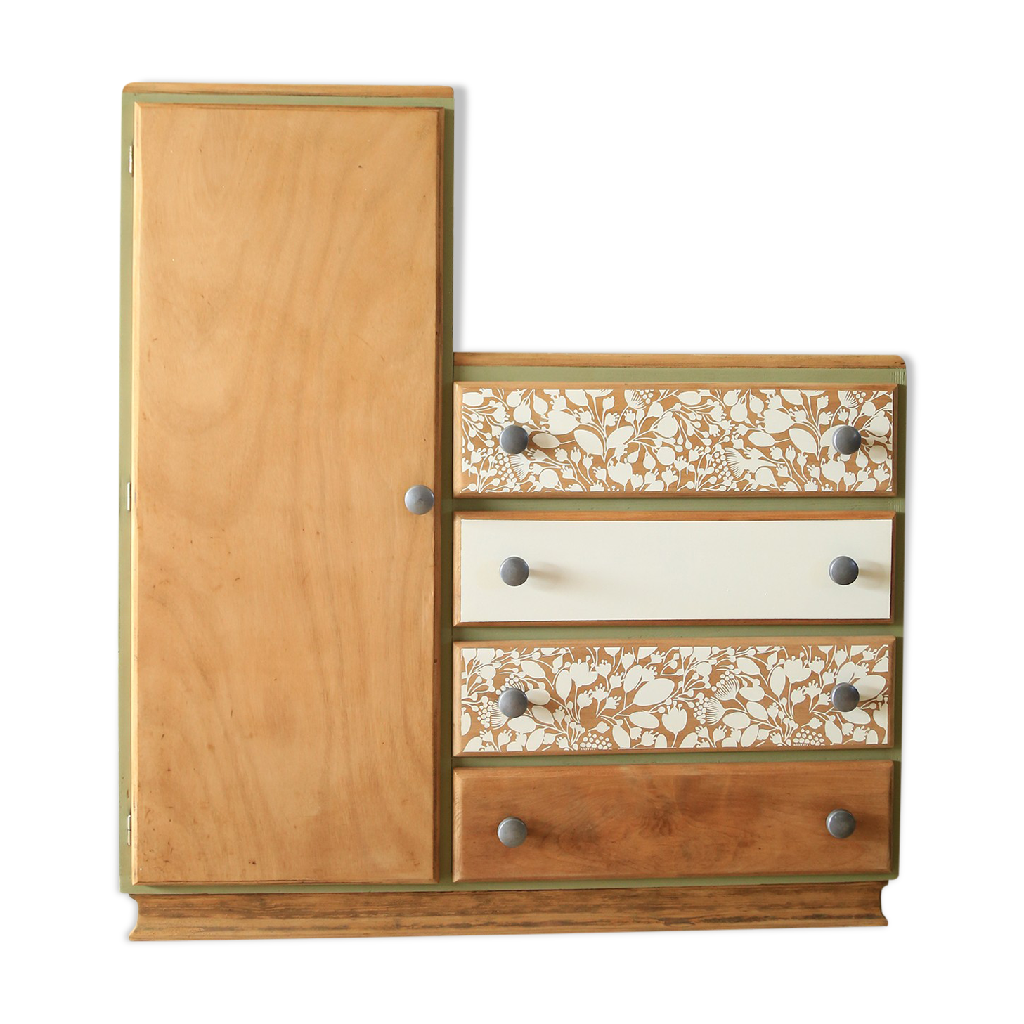 Asymmetrical cabinet