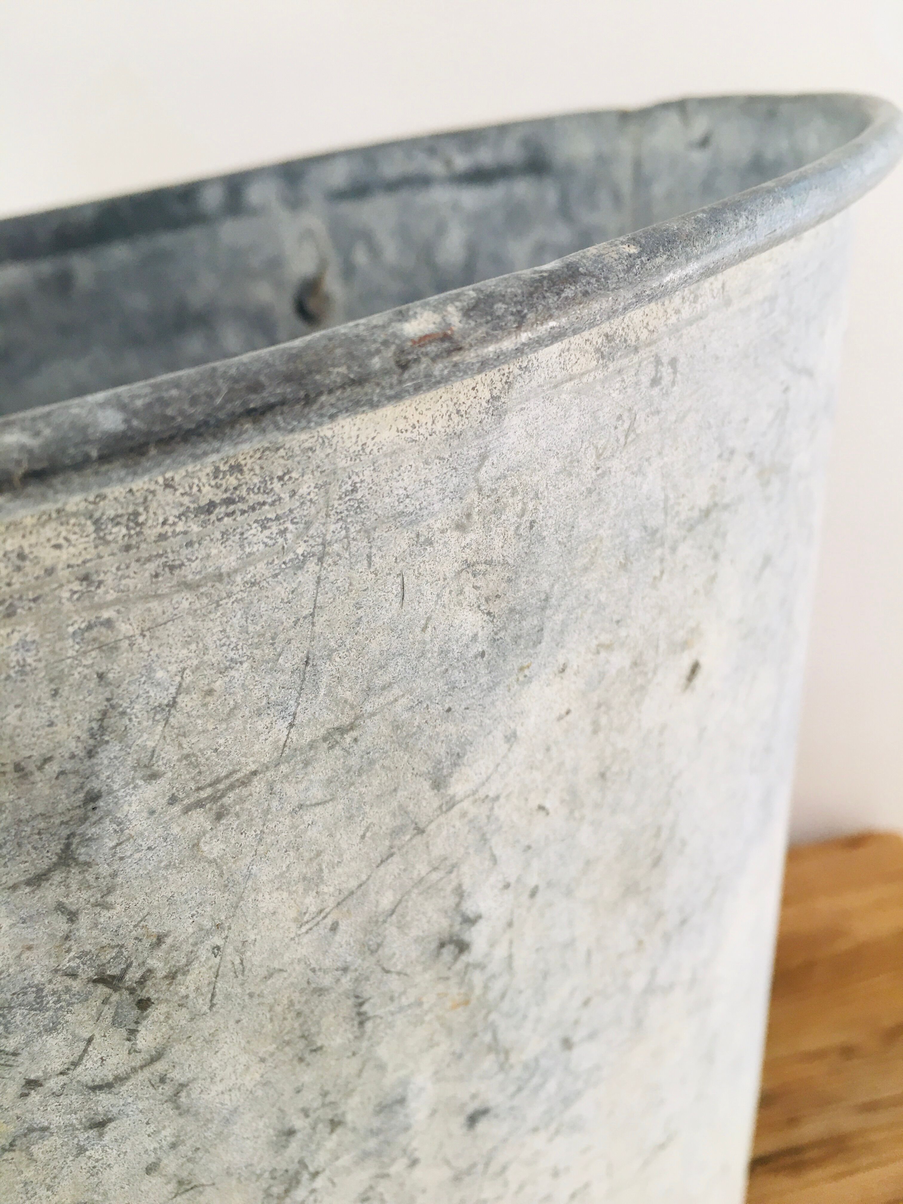 Zinc bucket