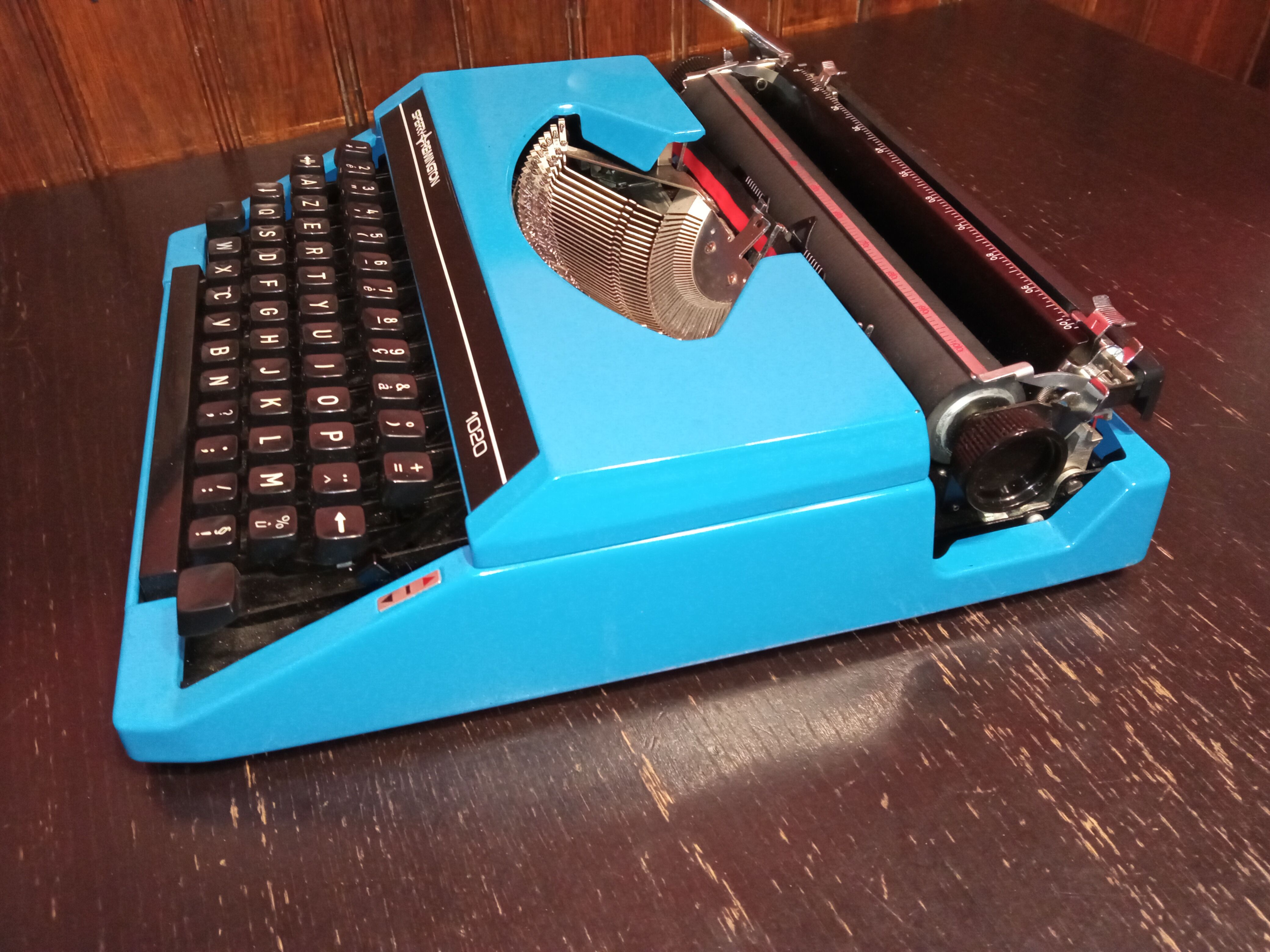 Sperry Rand Remington 1020 blue typewriter