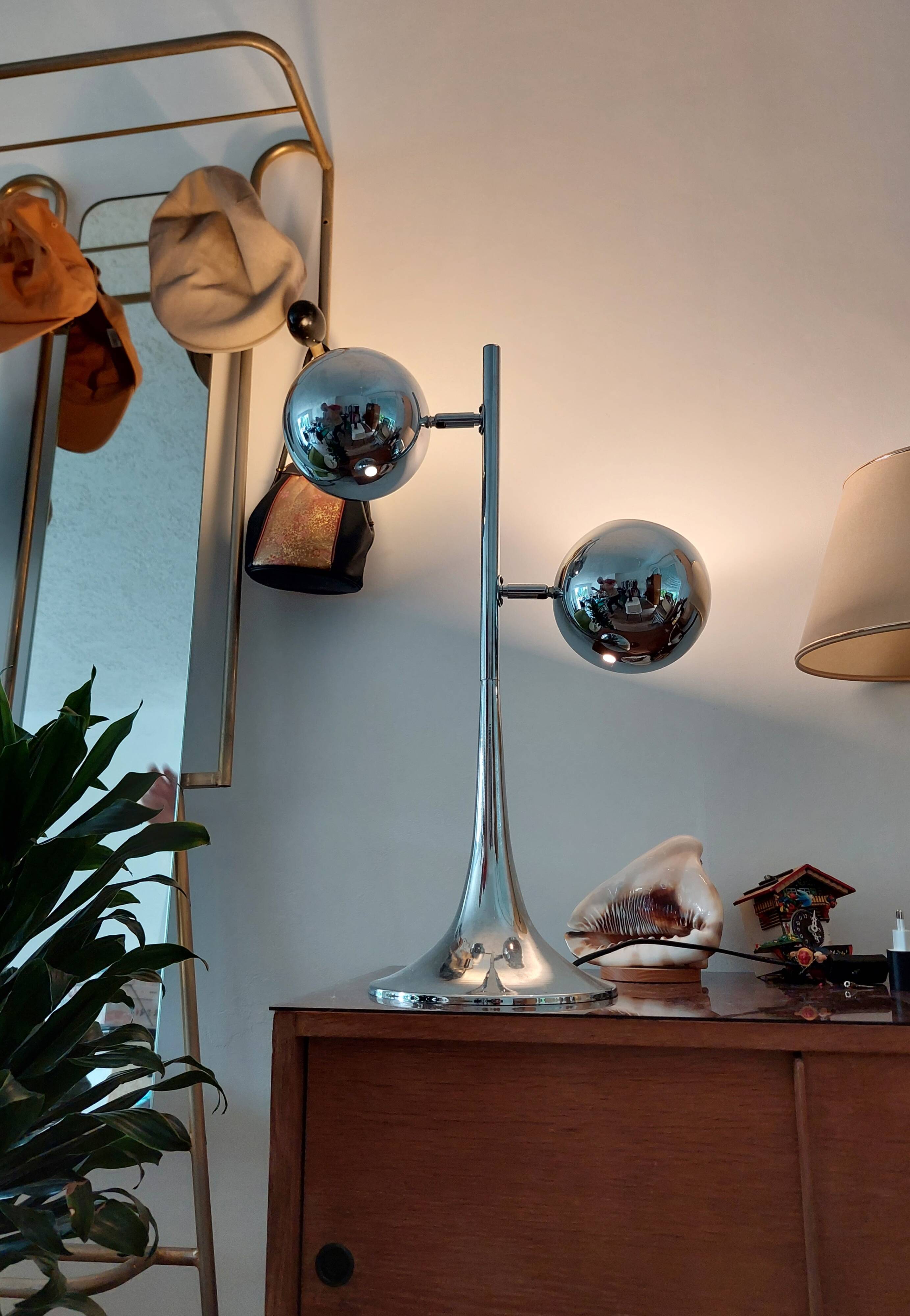 Lamp eye ball space age