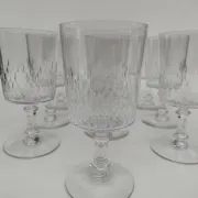 9 grands verres en cristal de Baccarat, modèle Champigny.