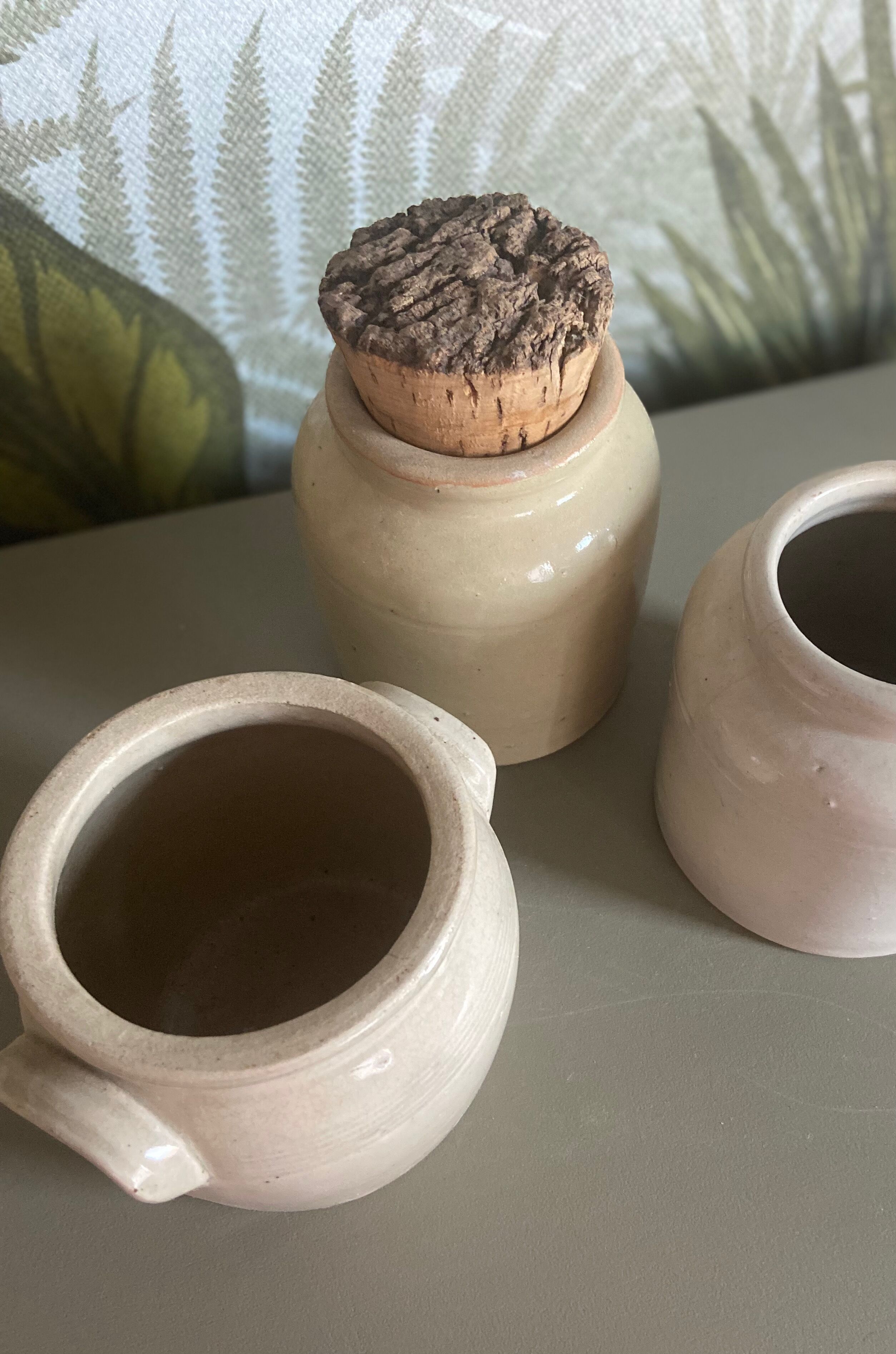 Unbleached ceramic pots