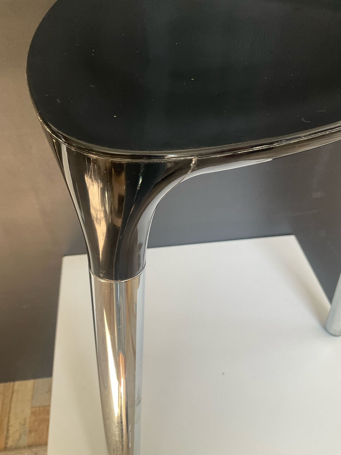 Tabouret italien tripode