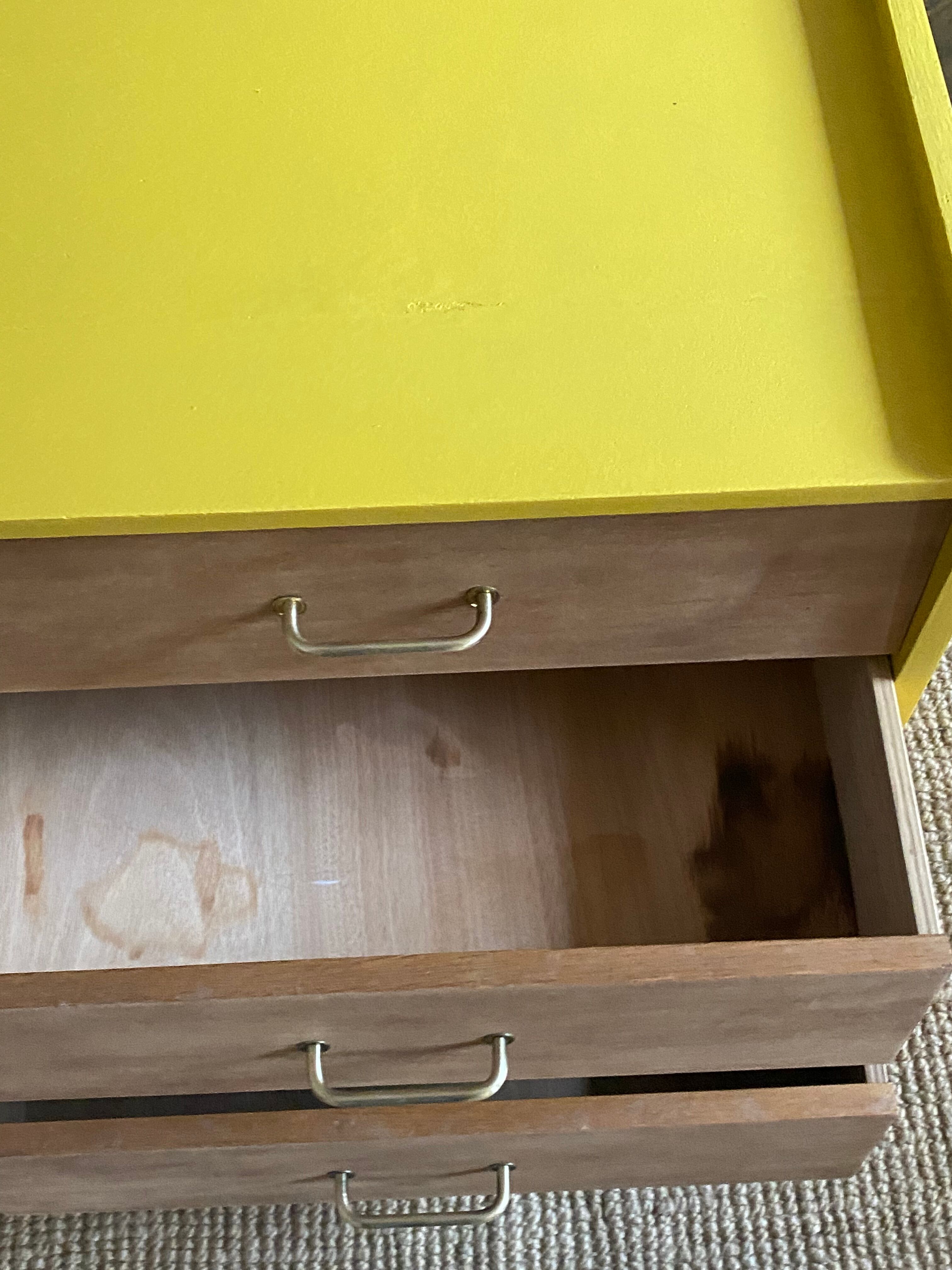 Dresser raw wood & ochre