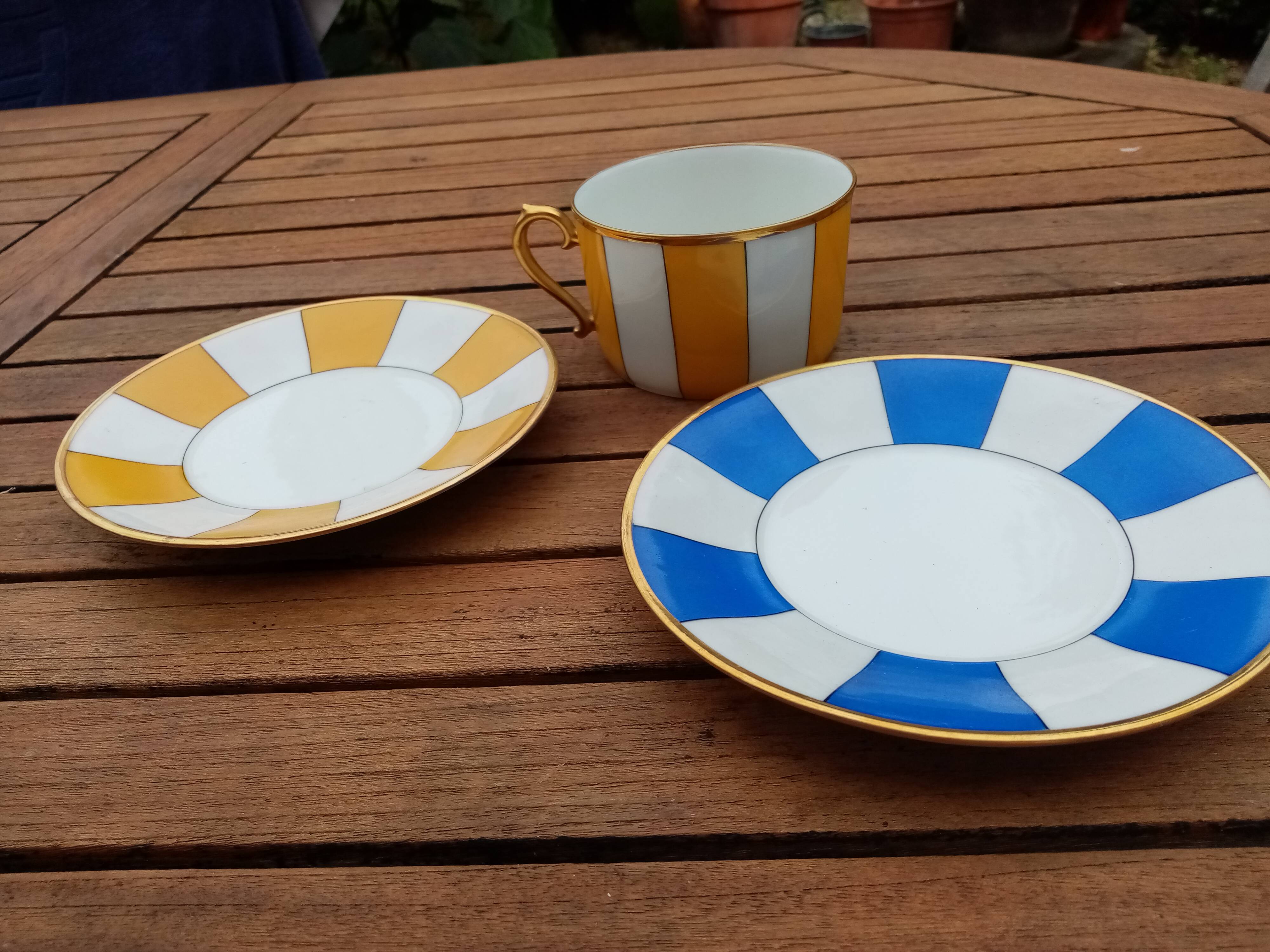 Art Deco tea or lunch cup and saucers