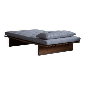 Modern Danish daybed, reupholstered, made of pine, by Nyt i Bo, 1970s.