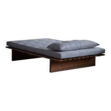 Modern Danish daybed, reupholstered, made of pine, by Nyt i Bo, 1970s.
