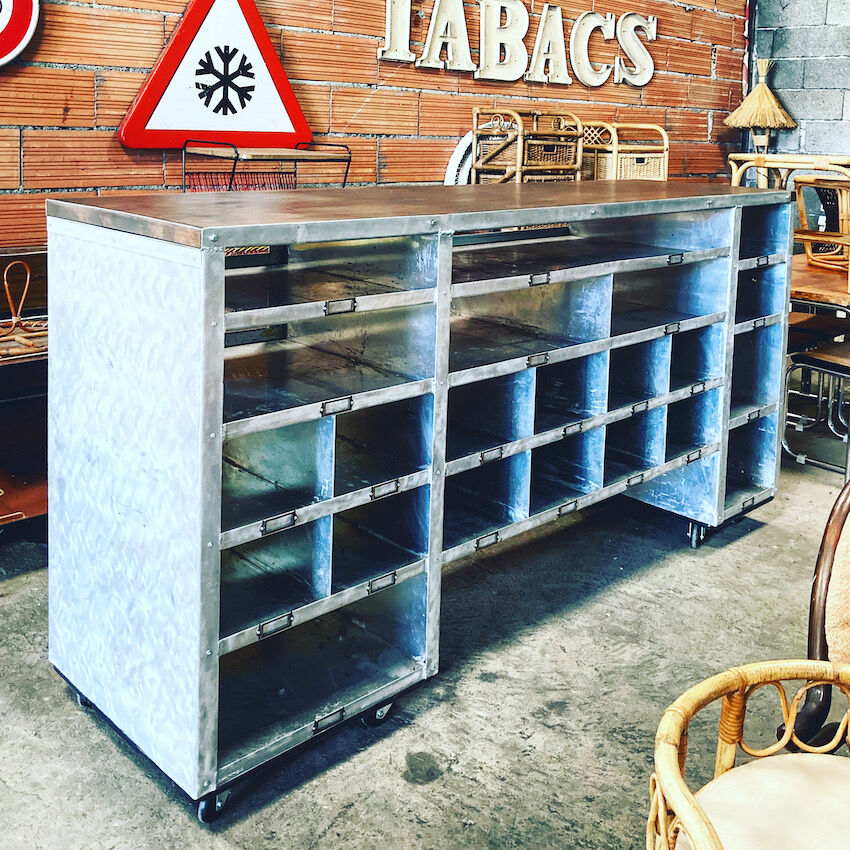 Aluminium furniture and wood on custom wheels