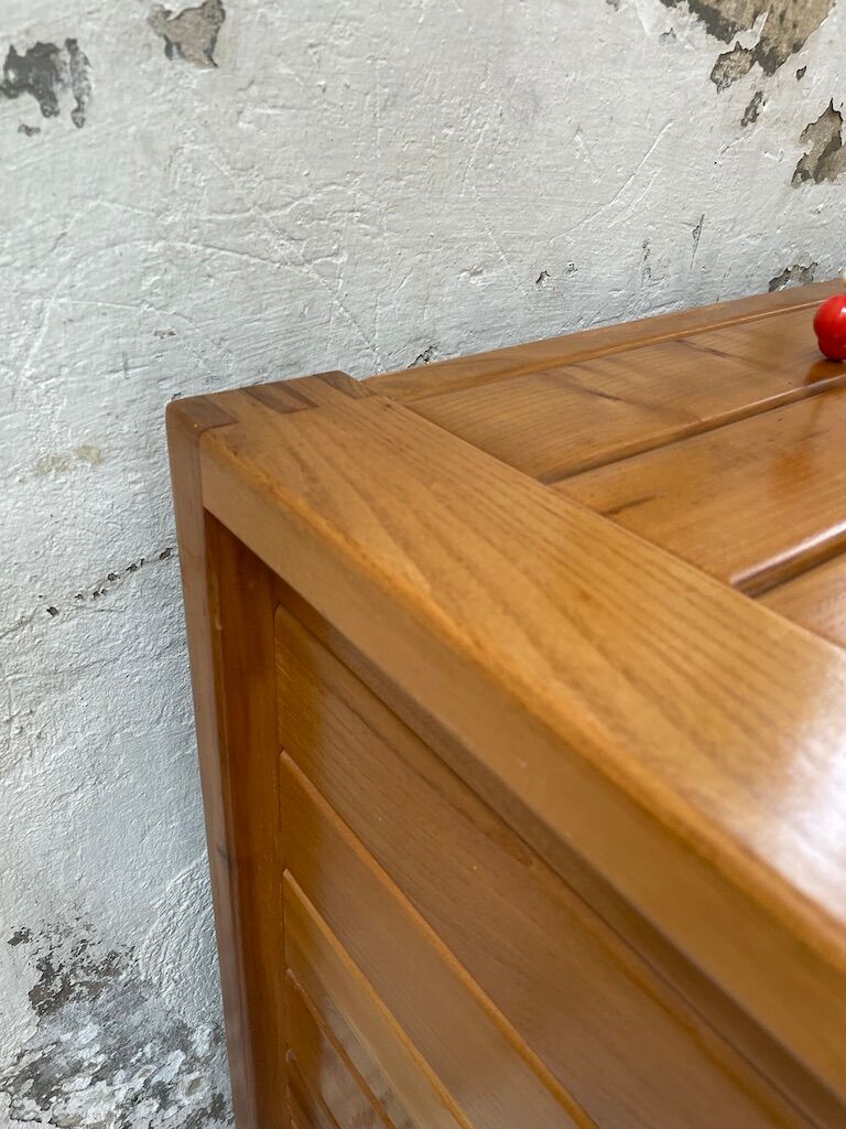 Regain dresser office row