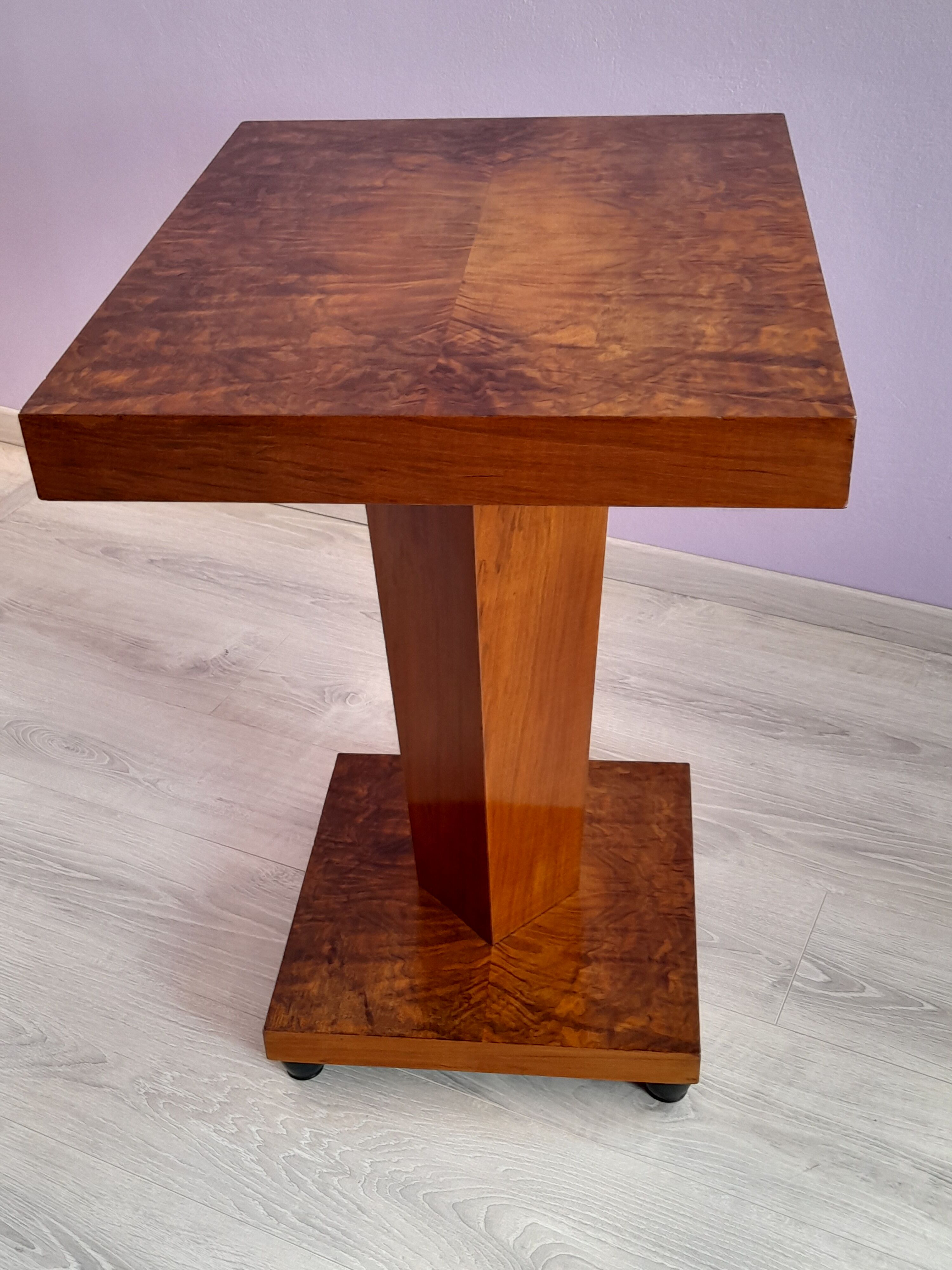 Art Deco pedestal table