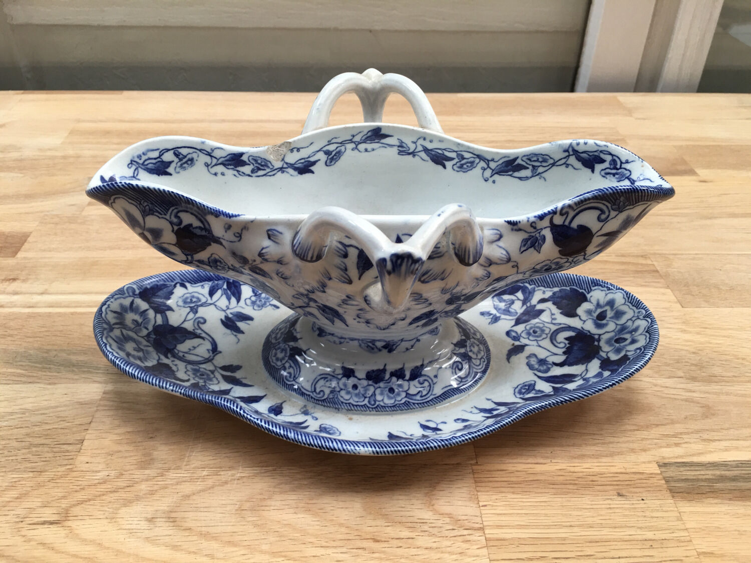 Gravy boat