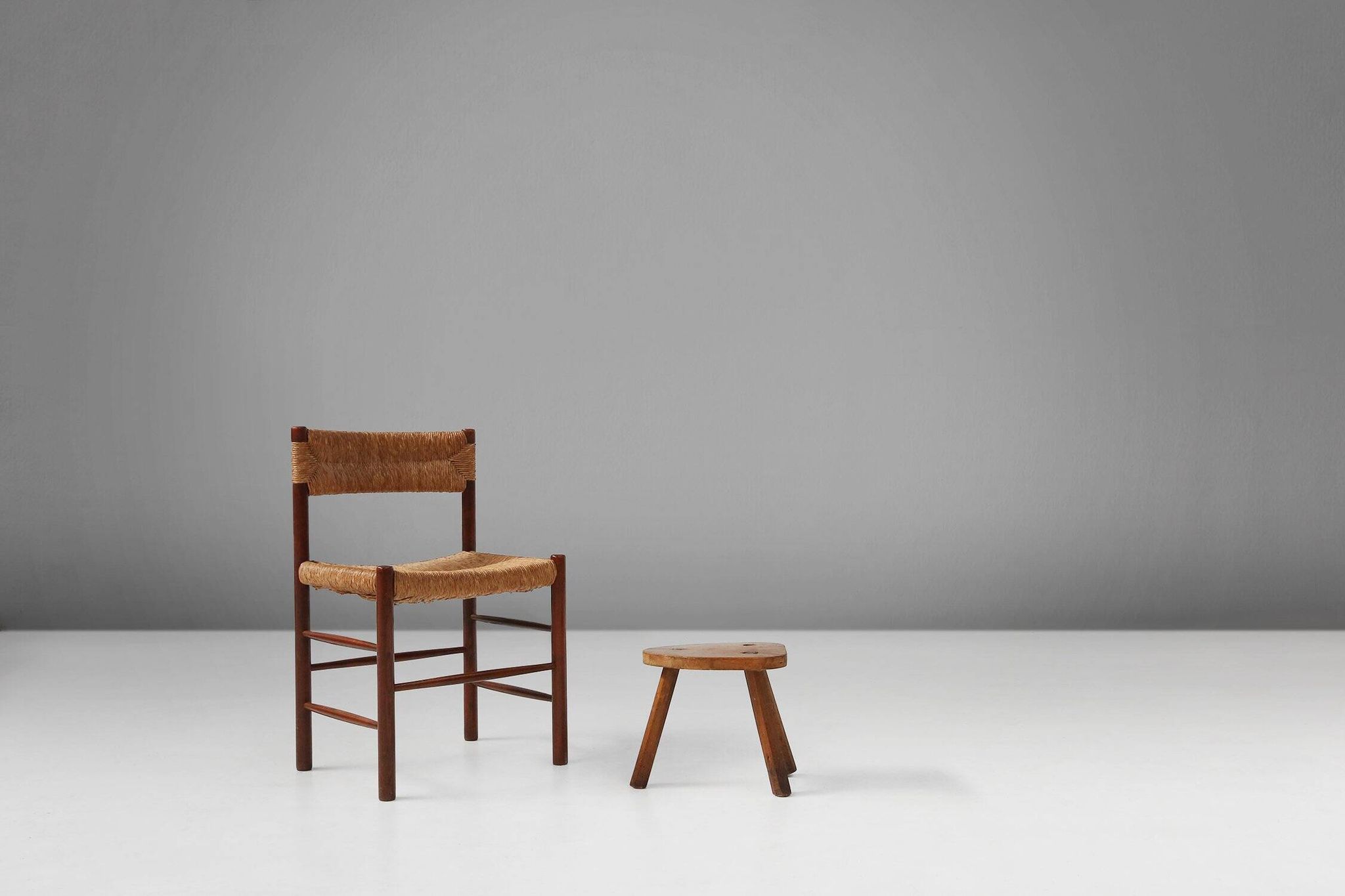Tabouret en bois rustique sur trépied, France années 1920