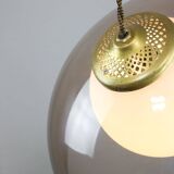 Lampe à suspension italienne en laiton, opaline et plexiglas de l'ère spatiale