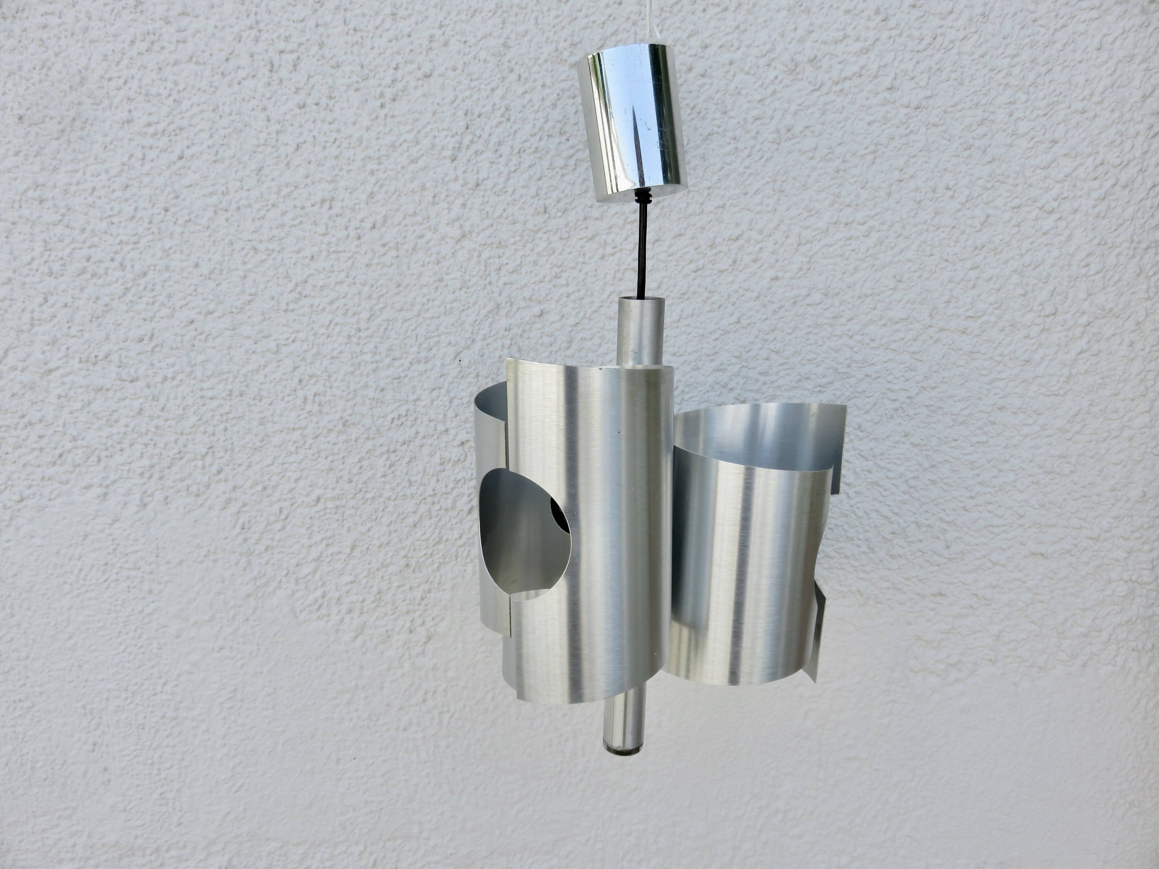Suspension space age, UFO, rockabilly, pure 1970s design.