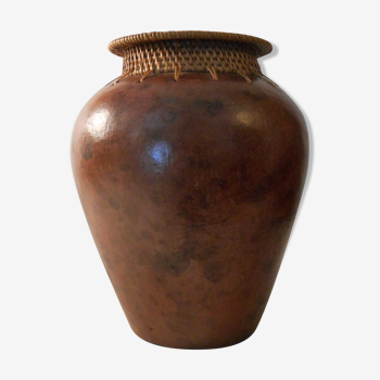 Jar in terracotta and rattan